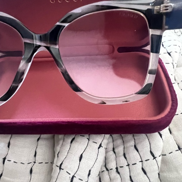 Gucci Gray Oversized Square Sunglasses - Picture 5 of 16
